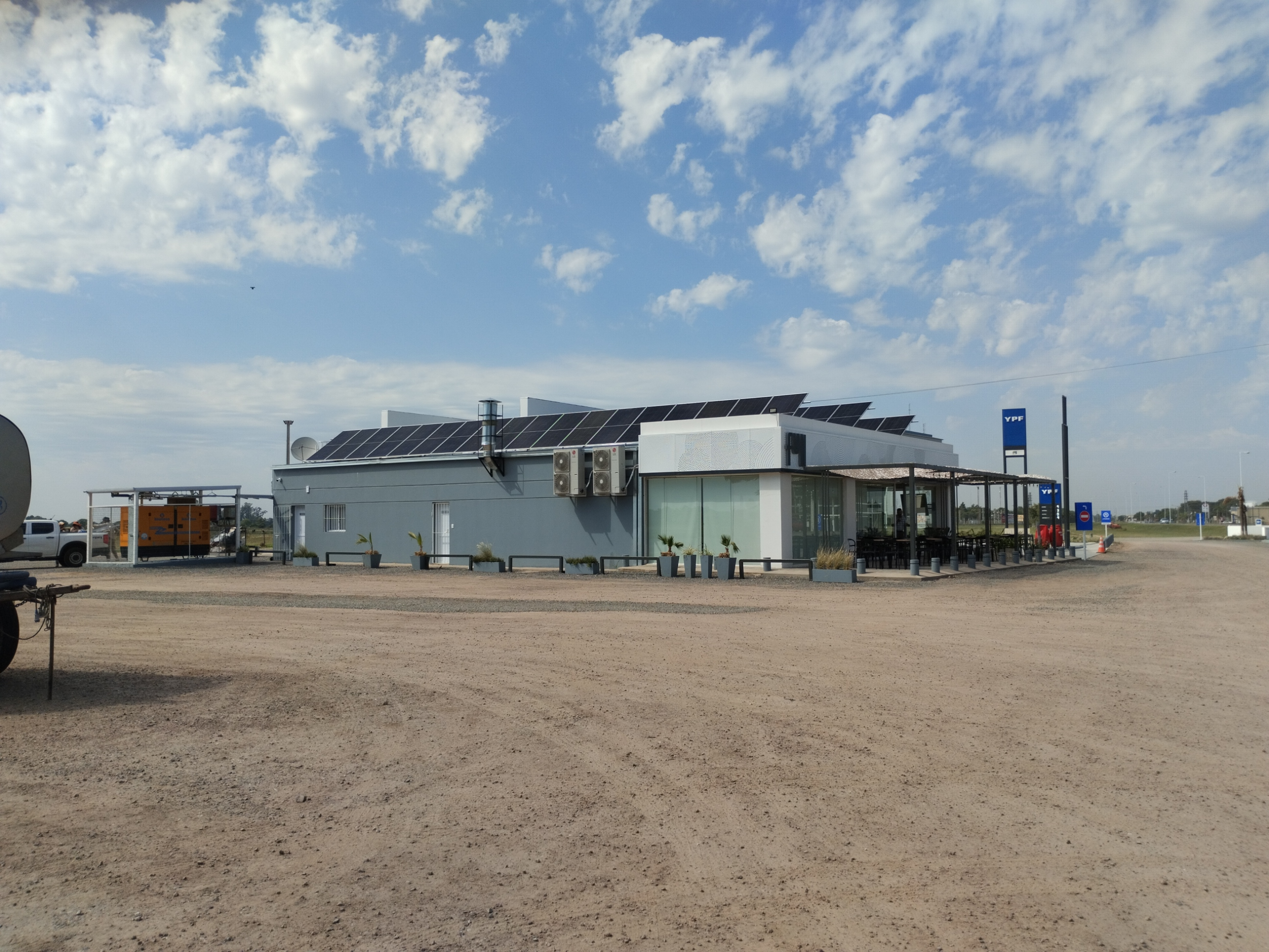 Energía solar para comercios: reducción de costos y continuidad operativa